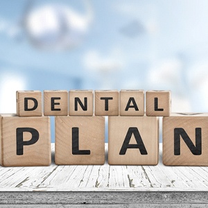 “Dental plan” written on wooden blocks resting on tabletop